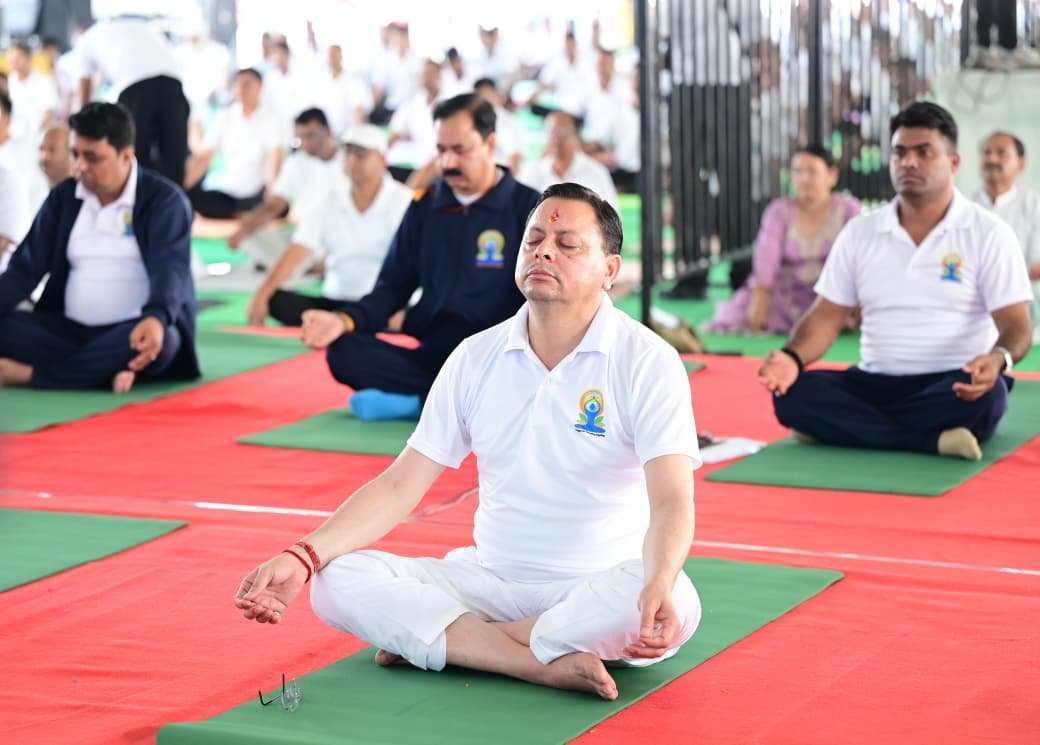 बनबसा में CM धामी ने हजारों लोगों संग किया योग, युवाओं से नशामुक्त जीवन अपनाने का आह्वान – Satya Voice